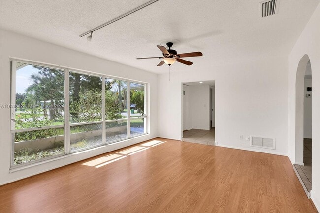 Building Photo - 216 NE Mainsail St