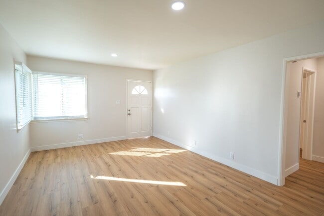 Building Photo - Spacious 1 Bedroom in Torrance with Washer...