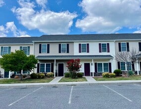 Building Photo - 1032 Wellington Dr