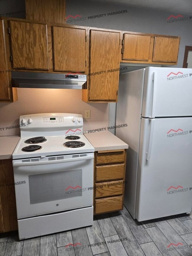 Building Photo - R325C