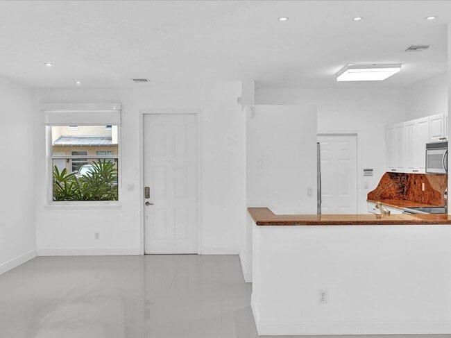 Foto del edificio - 812 SE 4th Ct