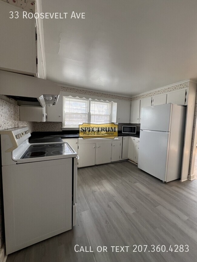 Foto del edificio - 33 Roosevelt Ave