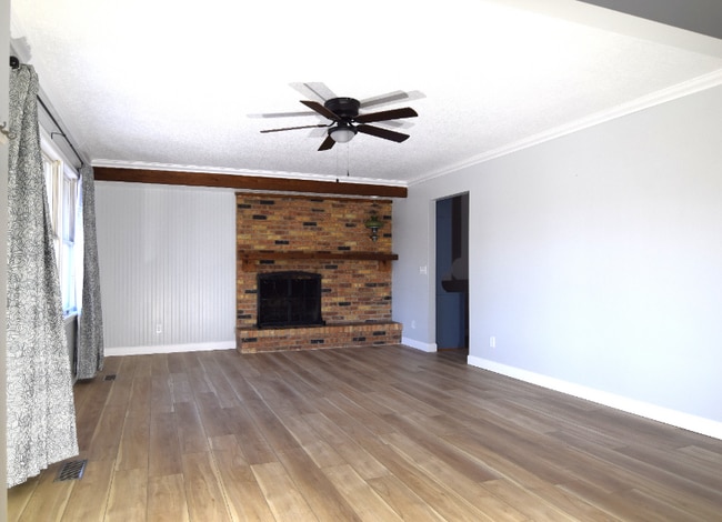 Building Photo - 2105 S 150 W