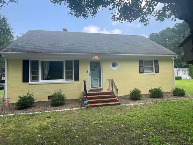 Building Photo - 133 Gordon Dr