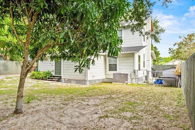 Building Photo - 208 Weaver Ave