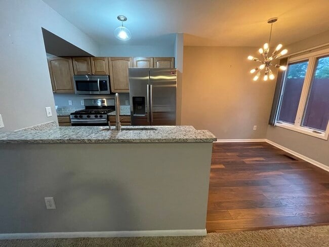 Building Photo - Forest Hills Condo 3 Bed 2.5 Bathrooms