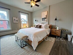 Building Photo - 57 Barton St E