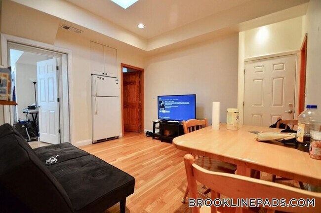 Foto del edificio - 1801 Beacon St