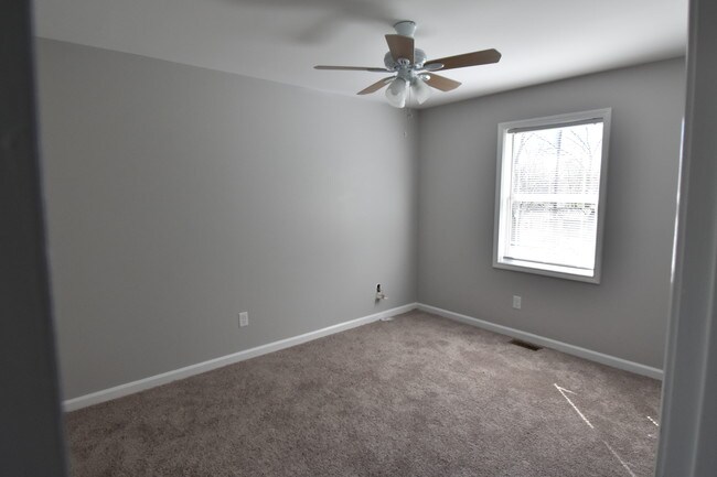 Building Photo - 600 S Main St