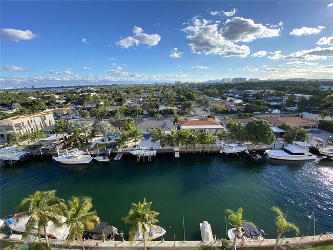 Foto del edificio - 2350 NE 135th St