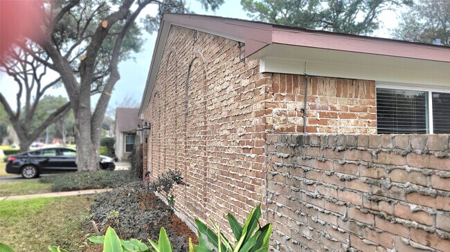 Foto del edificio - 12531 Hazelwood Ln