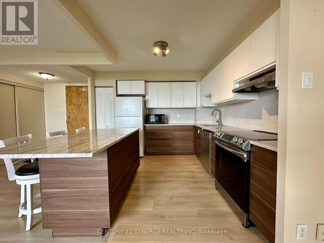 Building Photo - 2760 Carousel Crescent