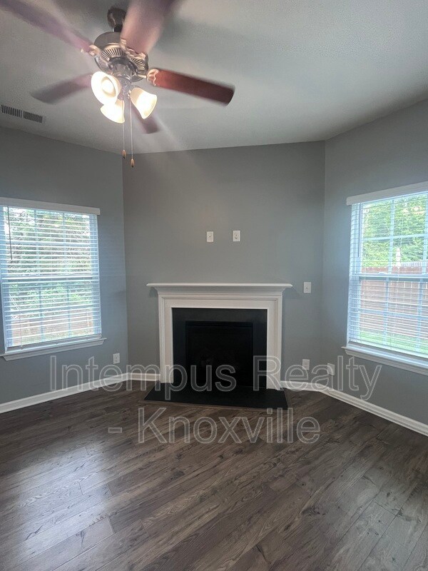 Building Photo - 5469 Calvert Ln