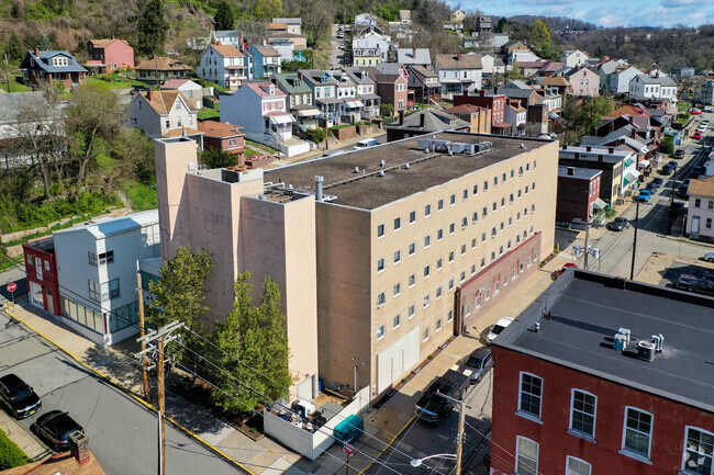 Foto del edificio - Lloyd McBride Court