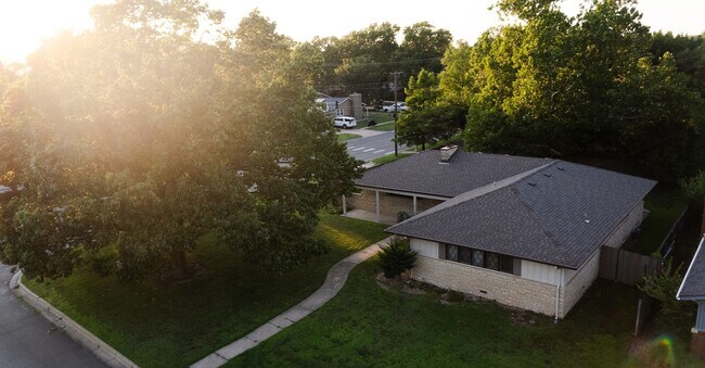 Foto del edificio - Mid-Century 3 Bedroom in Pine Valley Estates