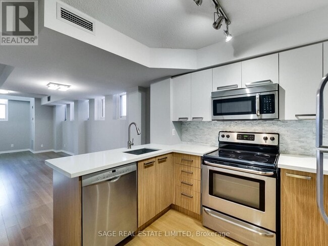 Building Photo - 11-511 St Joseph St
