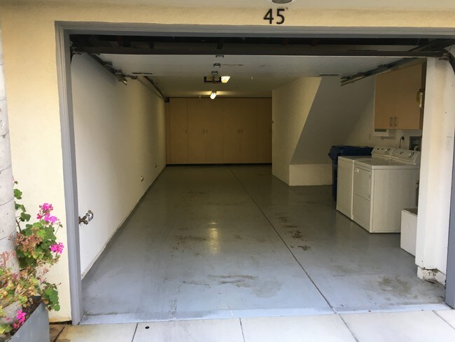 Building Photo - 45 Iron Horse Ln
