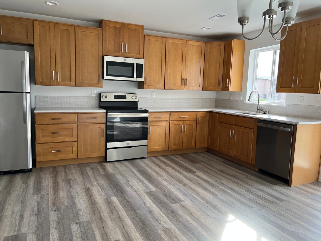 Primary Photo - 3206 W Lakeshore Ct
