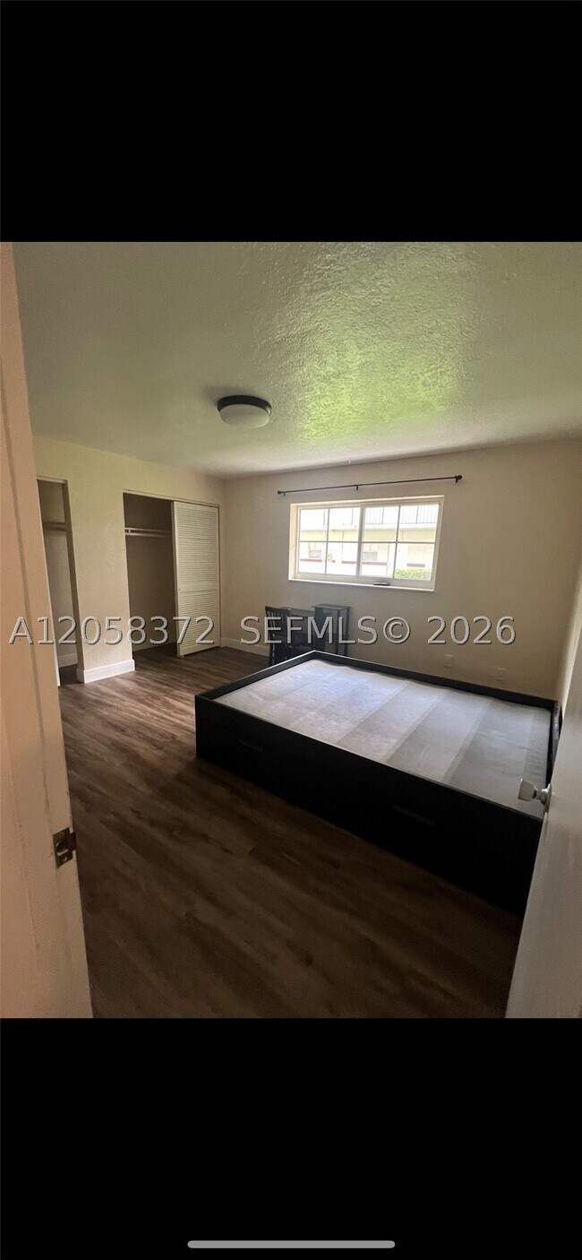Building Photo - 8650 SW 67th Ave