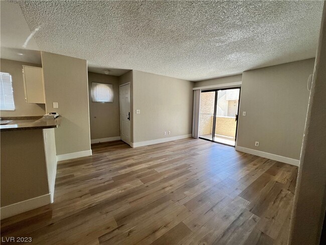 Foto del edificio - 2989 Juniper Hills Blvd
