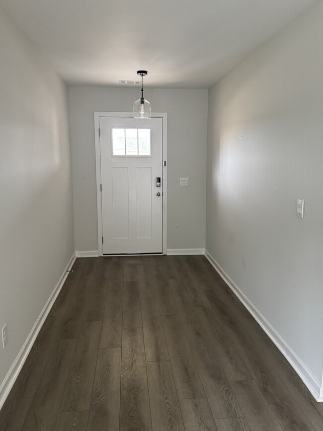 Building Photo - 424 Kohn Dr