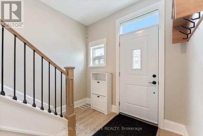 Building Photo - 91 Dundurn St S