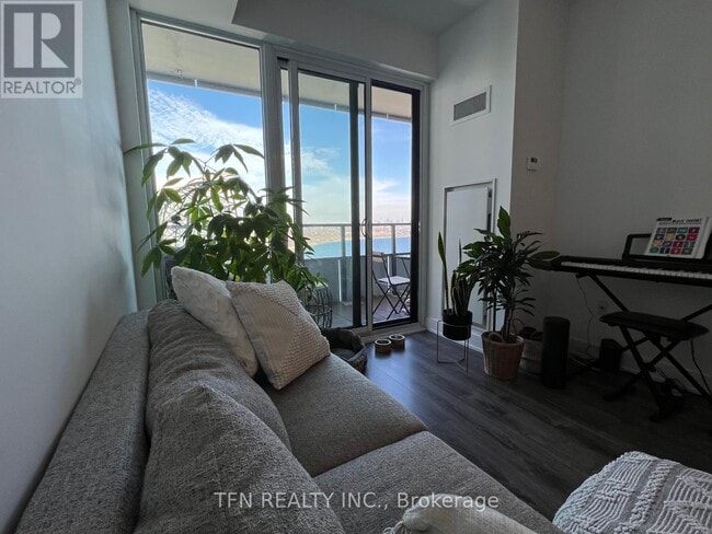 Building Photo - 20 Shore Breeze Dr