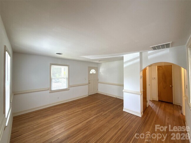 Foto del edificio - 419 Greystone Rd