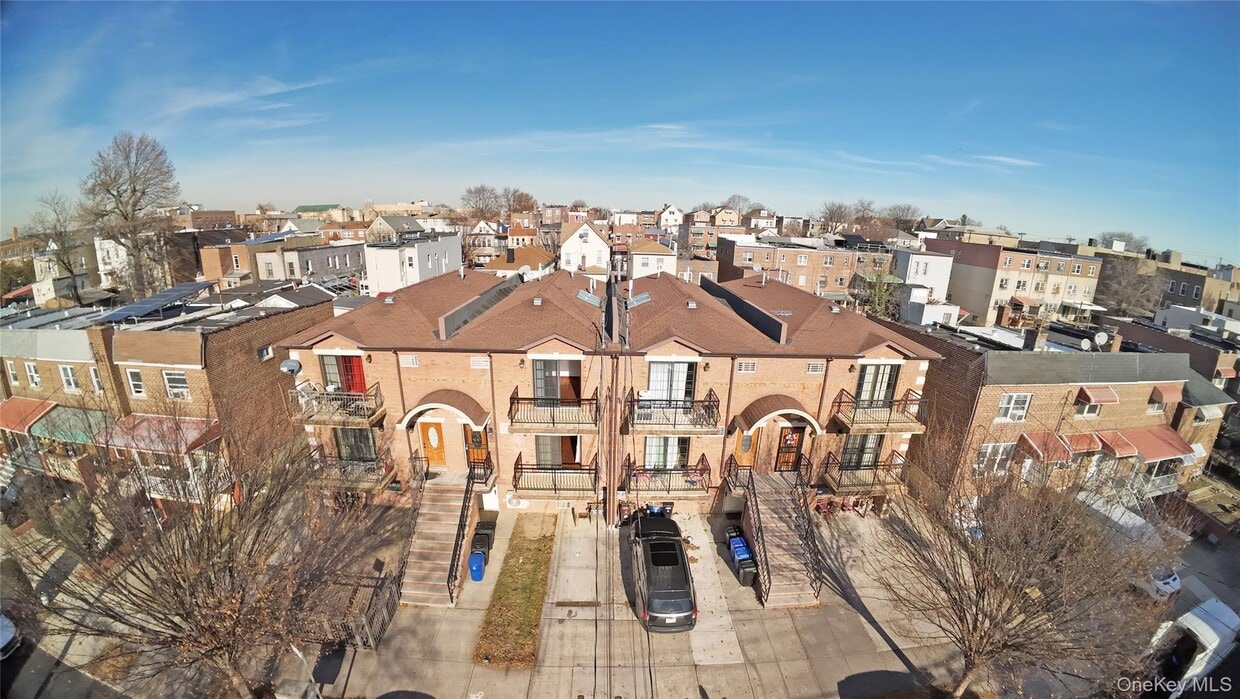 Foto principal - 931 E 215th St