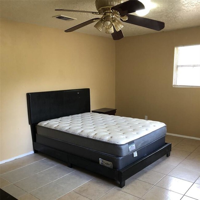 Building Photo - 8205 Arrowhead Ln
