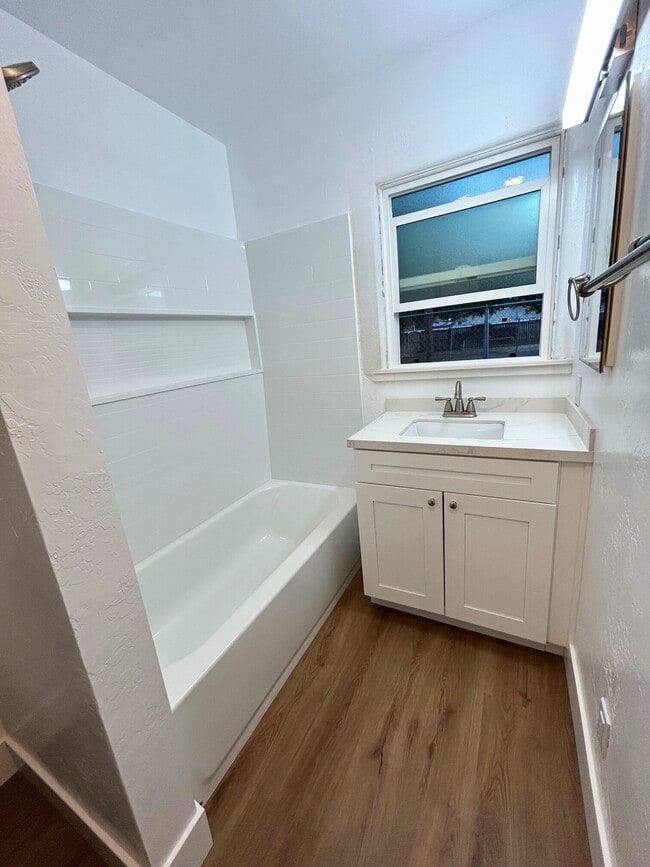 Foto del edificio - 759 W 10th Ave