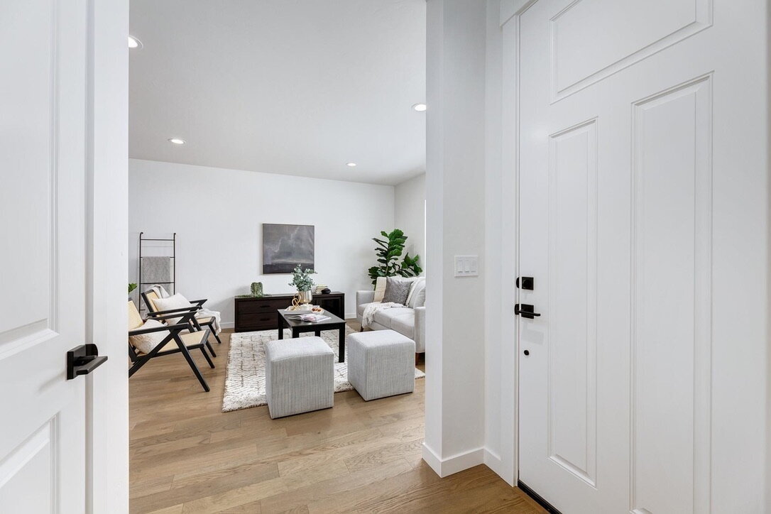 Primary Photo - Modern 3 Bed 2 Bath Townhouse with Beautiful Finishes & Community Pool