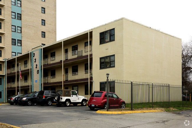 Foto del edificio - The Brown Suburban