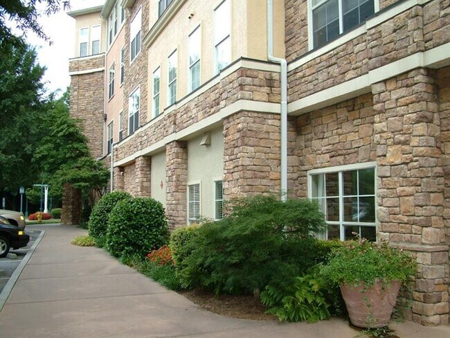 Foto del edificio - 10 Perimeter Summit Blvd