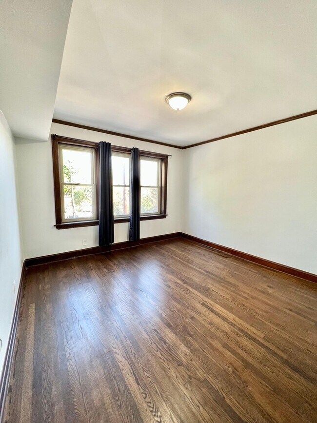 Foto del edificio - 1632 N California Ave