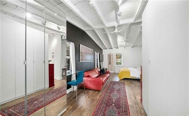 Building Photo - 2106 SW 3rd Ter