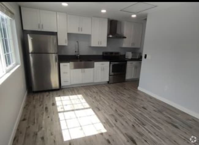 Building Photo - 4012 Epanow Ave
