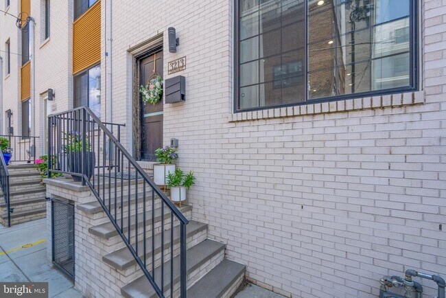 Building Photo - 3213 Chatham St