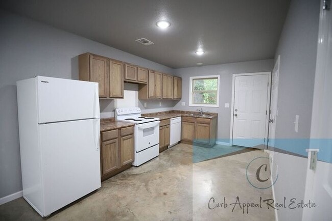 Building Photo - 2-bedroom, 2 bath apartment recently built...