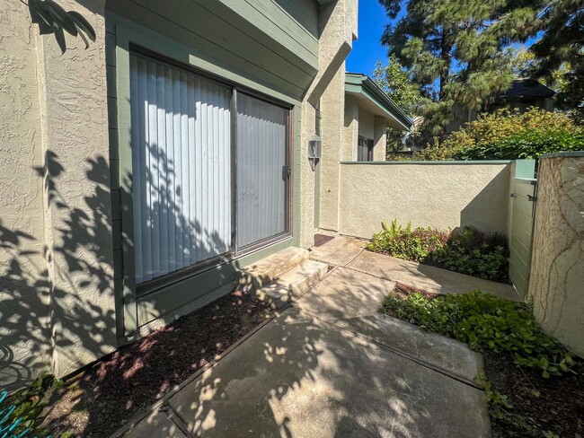 Building Photo - Beautifully Updated 3 Bed, 2.5 Bath La Jolla Townhome – Bright, Spacious, & Perfectly Located!