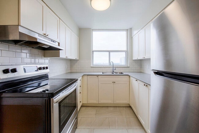 Building Photo - Queen Margaret I