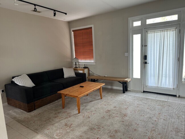 Foto del edificio - 320 Randolph Ave