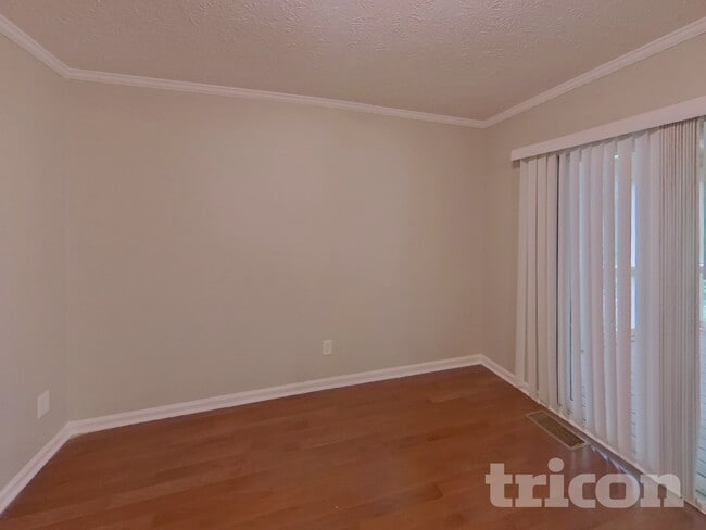 Building Photo - 245 Bentley Way