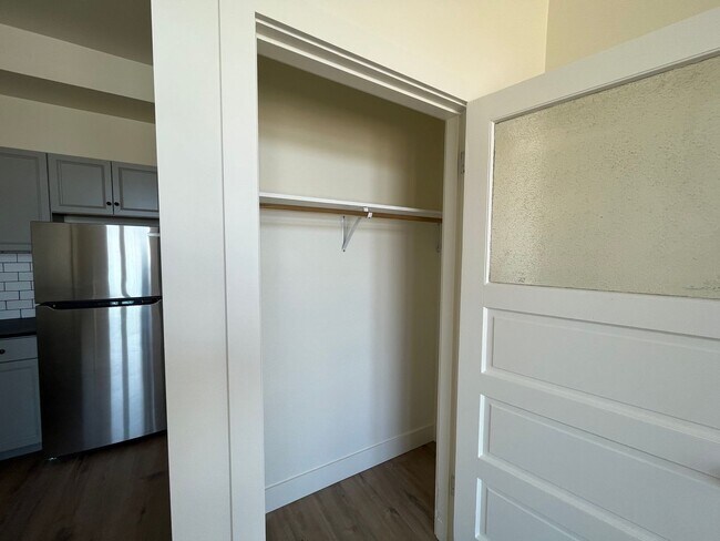 Foto del edificio - Newly Remodeled Modern Studio Apartment in Downtown Bellingham