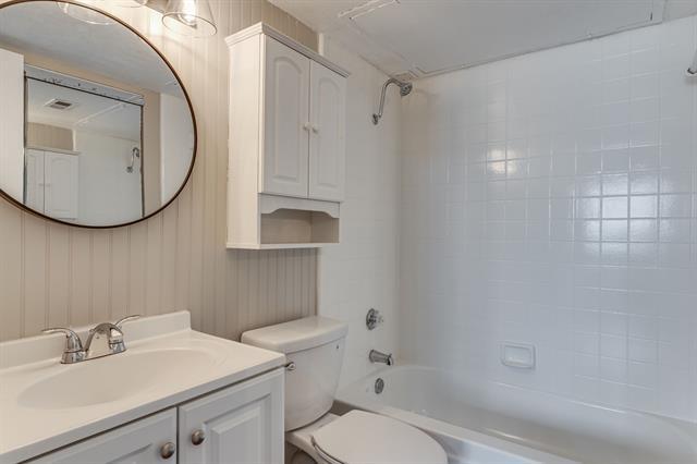Building Photo - 2309 Balsam Dr