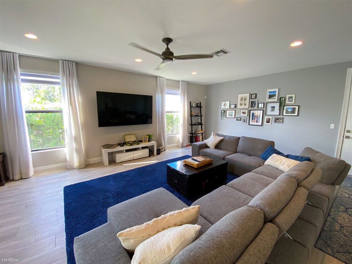 Foto del edificio - 3 br, 2.5 bath House - 1101 NE 3rd Ave