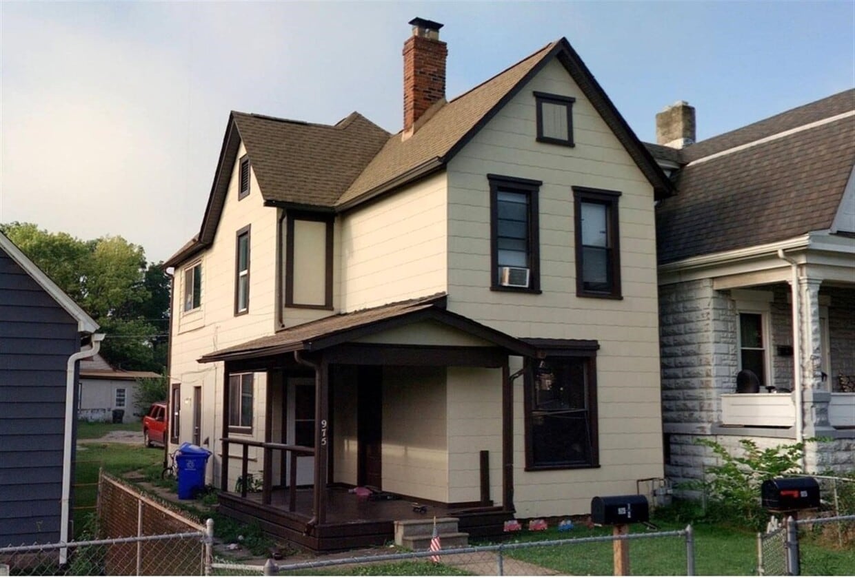 Primary Photo - 975-975.5-9755 Campbell Ave