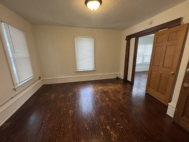 Building Photo - Upper level 3-Bed Duplex with Hardwood Elegance & 2 Baths in North Minneapolis!