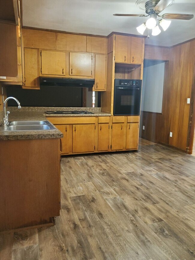 Foto del edificio - 218 Brookwood Dr