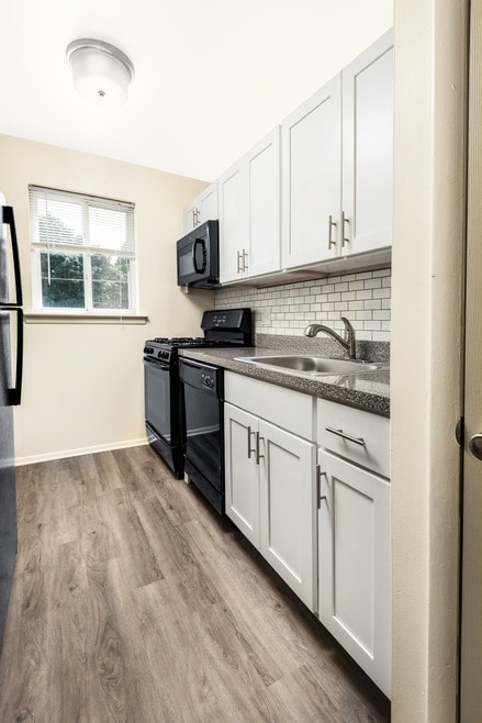 Building Photo - Sweetbriar Apartments